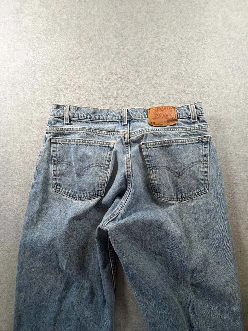 Vintage Levi's 560 Loose Fit Tapered Leg Jeans Men's 38x32 Light Wash